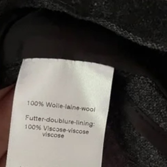 AKRIS Punto  Lovely, charcoal, plaid blazer. 100% wool.   Medium. - Picture 4 of 11